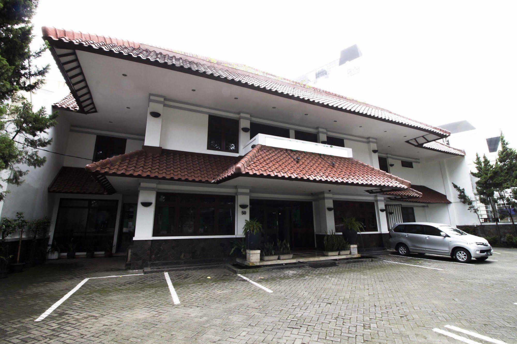 Reddoorz @ Dago Hotel Bandung Bagian luar foto