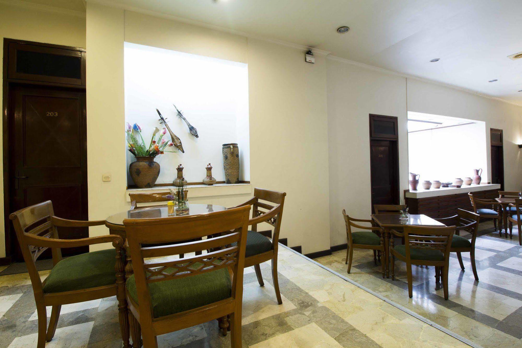 Reddoorz @ Dago Hotel Bandung Bagian luar foto