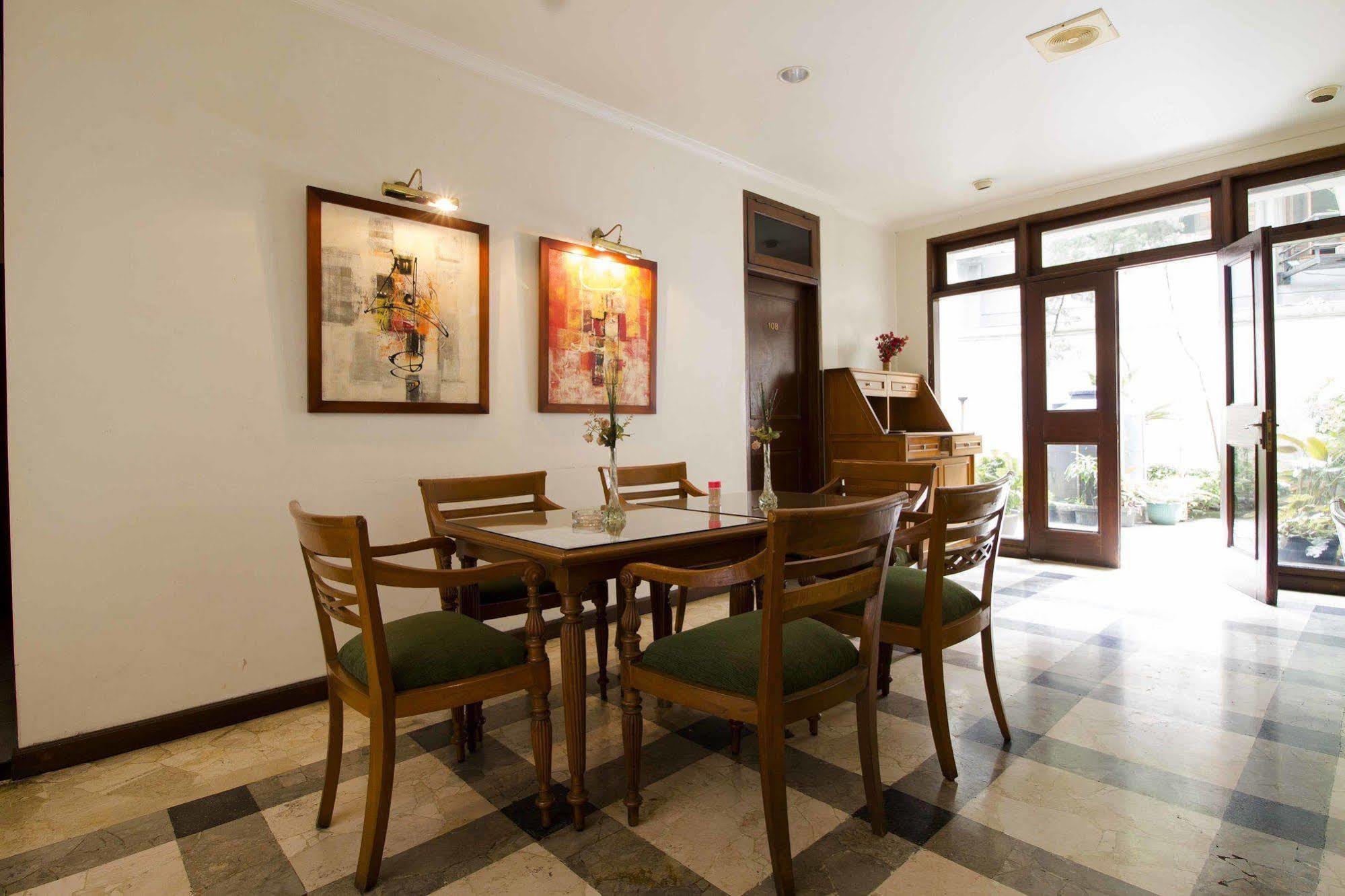 Reddoorz @ Dago Hotel Bandung Bagian luar foto