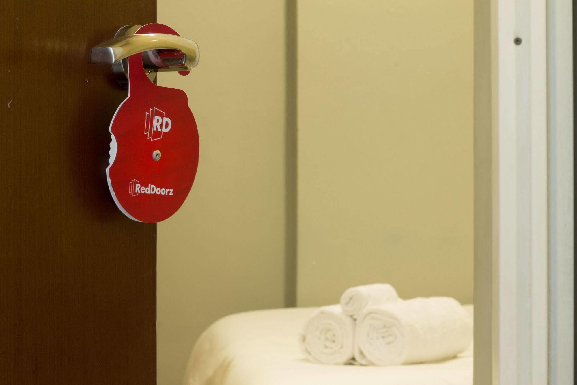 Reddoorz @ Dago Hotel Bandung Bagian luar foto