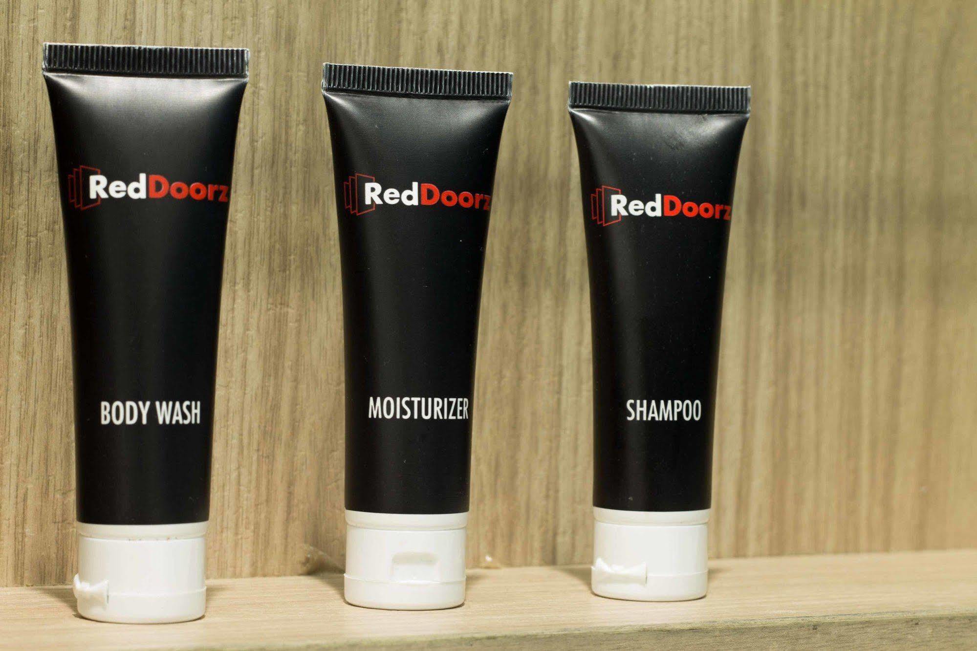 Reddoorz @ Dago Hotel Bandung Bagian luar foto