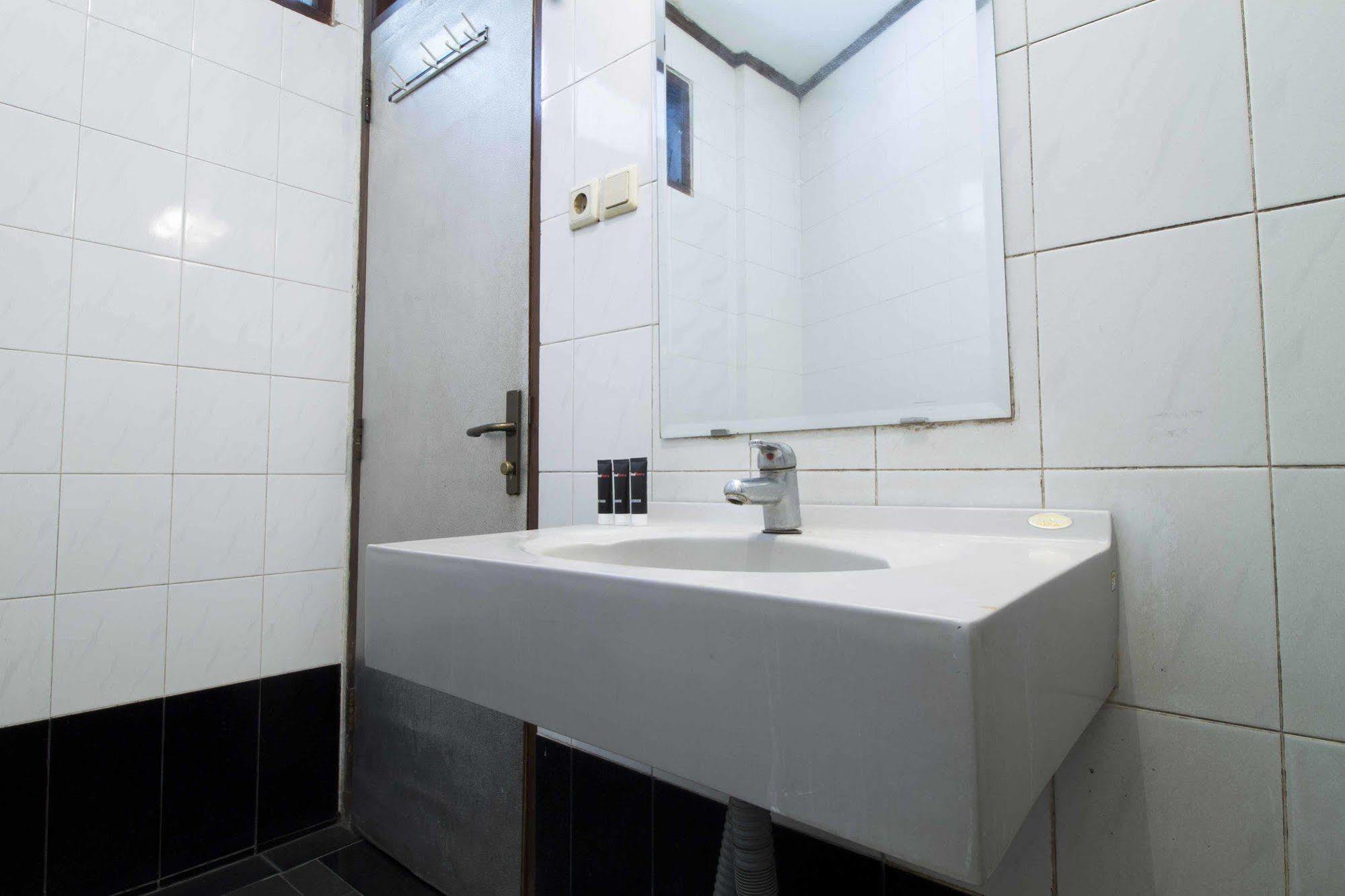Reddoorz @ Dago Hotel Bandung Bagian luar foto