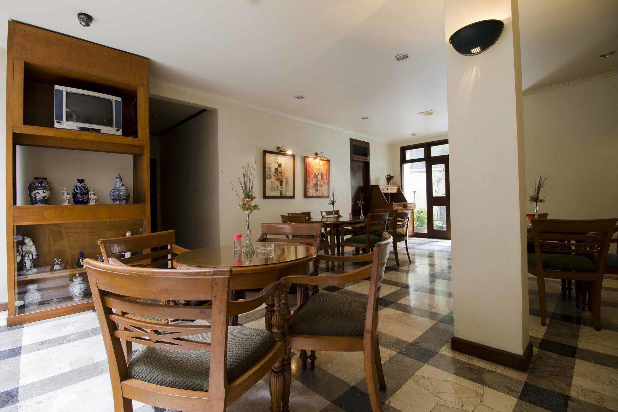 Reddoorz @ Dago Hotel Bandung Bagian luar foto