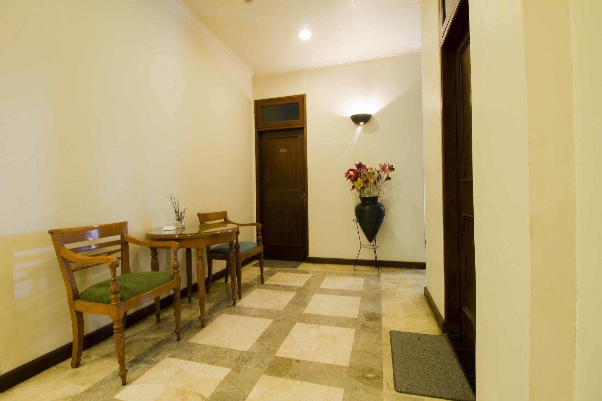 Reddoorz @ Dago Hotel Bandung Bagian luar foto
