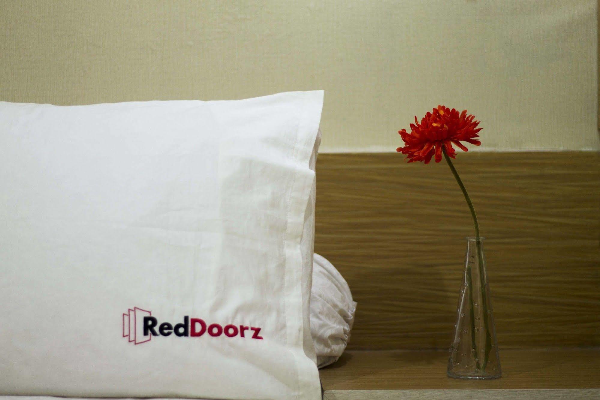 Reddoorz @ Dago Hotel Bandung Bagian luar foto