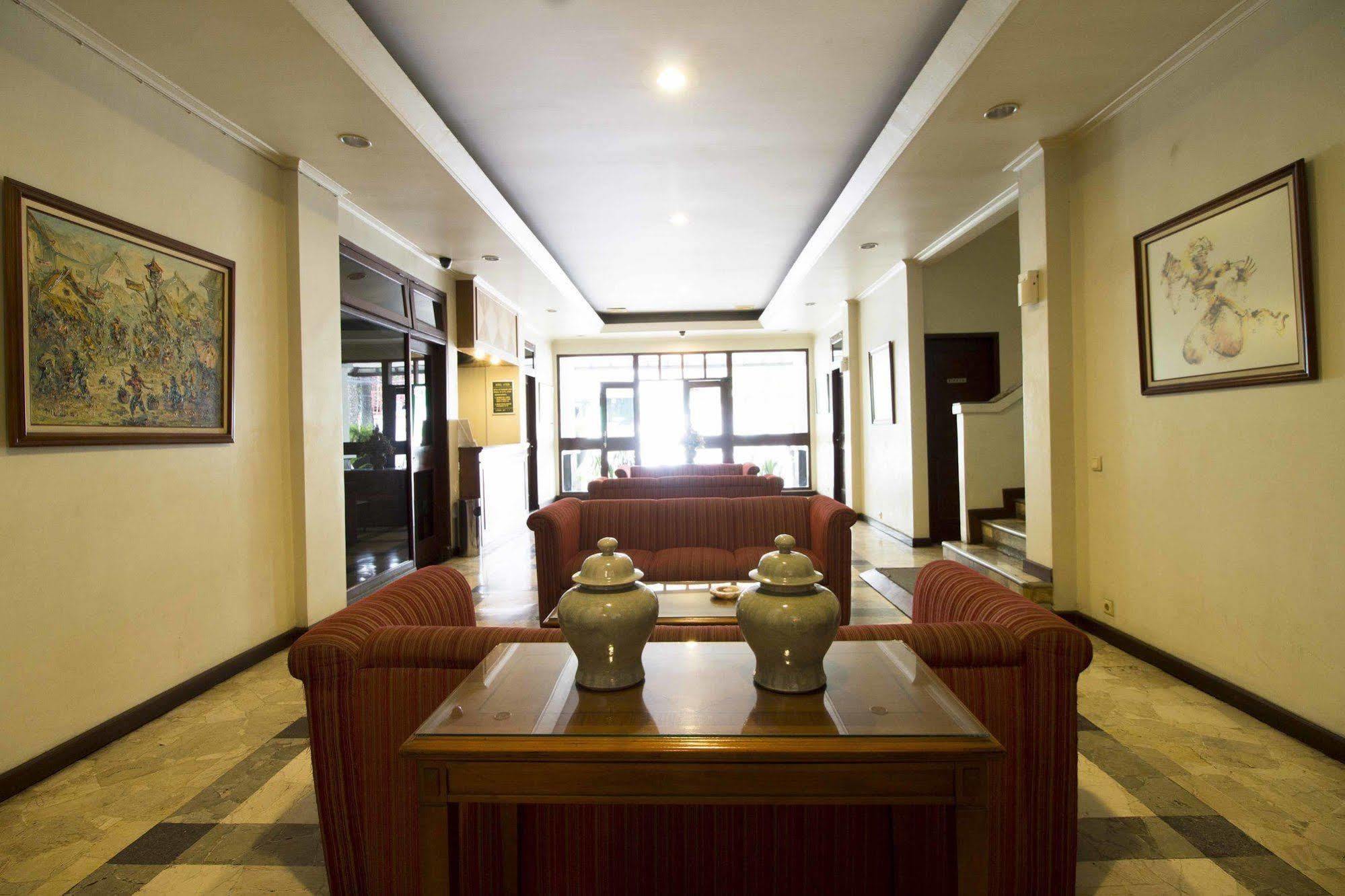 Reddoorz @ Dago Hotel Bandung Bagian luar foto